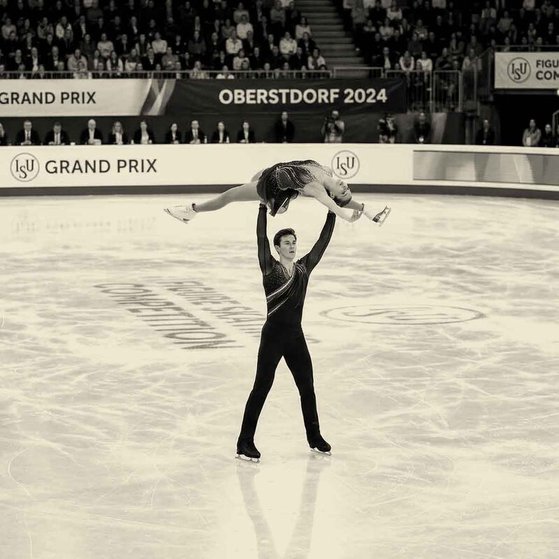 Contao maintenance: Figure skaters performing